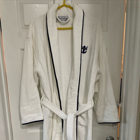 One size fits most white RC Robe - Picture 1 of 5
